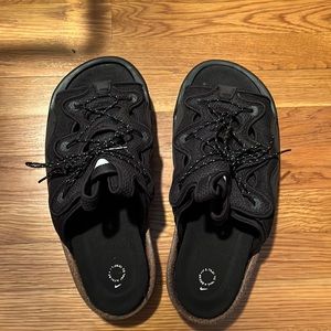 Nike black comfortable slide